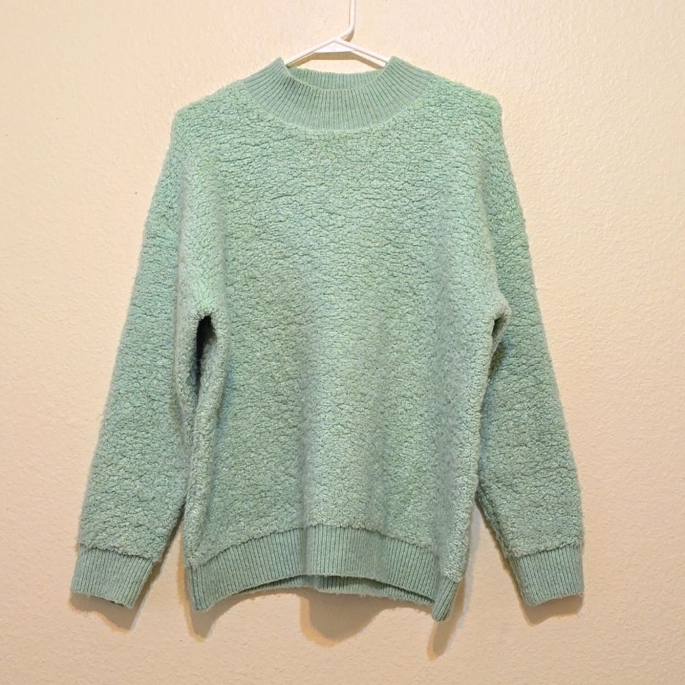 BOHEME FUZZY‎ GREEN MINT PULLOVER SWEATER SIZE SMALL.